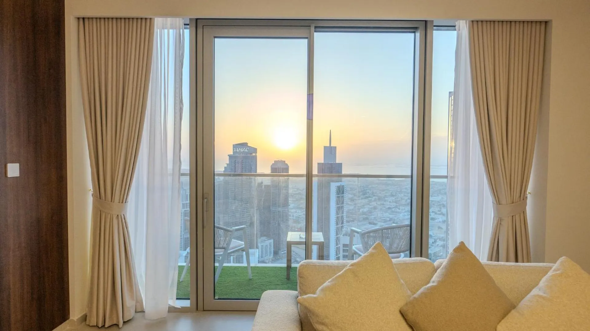 Apartment 60Th High Floor - Full World Islands, Downtown And Ocean View - High Quality Design And Furniture - 2 Bedroom Dubai United Arab Emirates