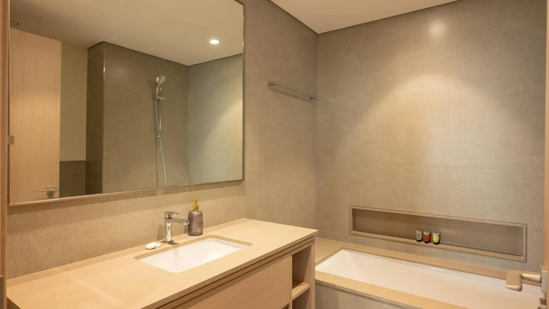 60Th High Floor - Full World Islands, Downtown And Ocean View - High Quality Design And Furniture - 2 Bedroom Dubai